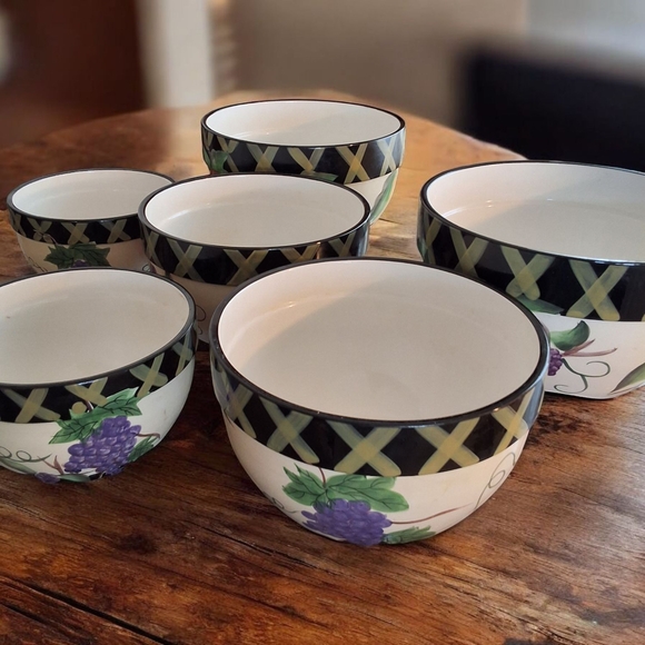 Elegant Black and White Bowl Set with Purple Accents